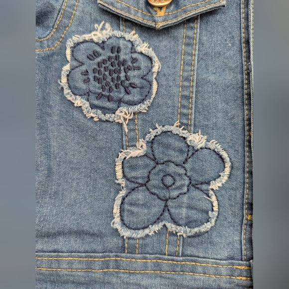 NWT Vince Camuto Kids (Sz 4) Jean Jacket w/Floral & Gold Accents & Side Pockets - Picture 4 of 11